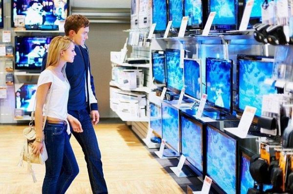 Телевизоры стали единственной дешевеющей техникой в России